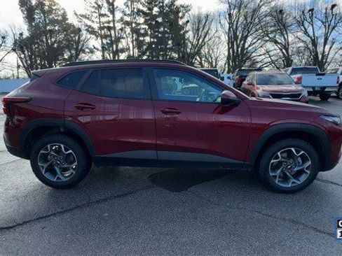 Used 2024 Chevrolet Trax LT w/ LPO, Blackout Package image 11