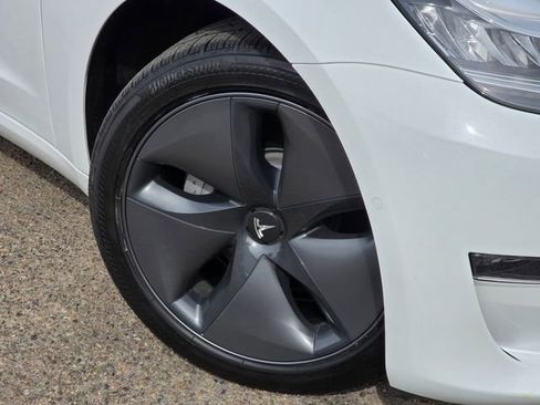 Used 2019 Tesla Model 3 Standard Range Plus image 8