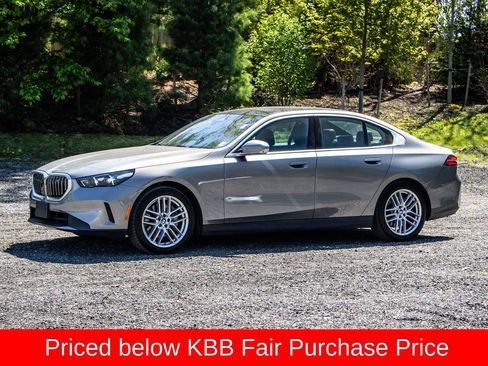 Used 2024 BMW 540i xDrive AWD/4WD image 3