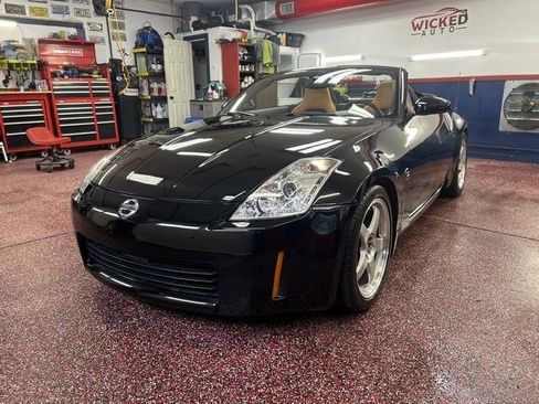 Used 2004 Nissan 350Z Touring image 1