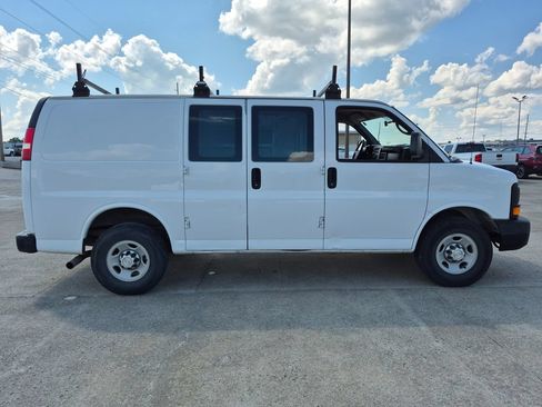 Used 2015 Chevrolet Express 2500 RWD image 8