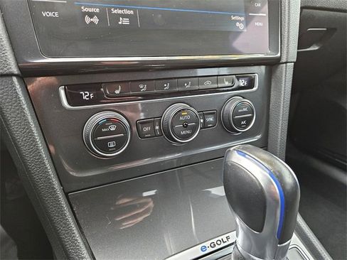 Used 2017 Volkswagen e-Golf SE w/ DC Fast Charging Package image 22