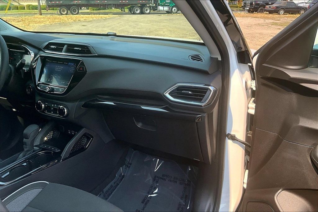 Used 2021 Chevrolet TrailBlazer LT w/ Convenience Package AWD/4WD image 19