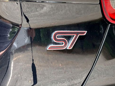 Used 2017 Ford Focus ST FWD image 21