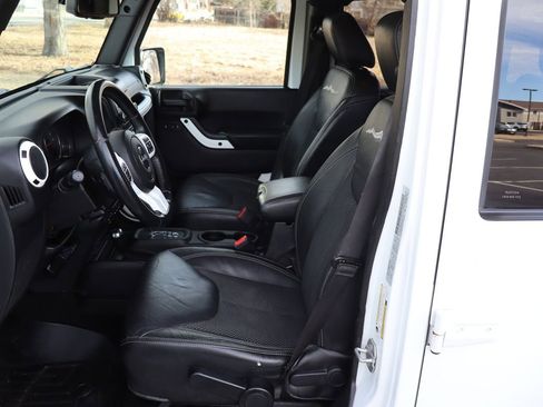 Used 2015 Jeep Wrangler Unlimited Sahara image 20
