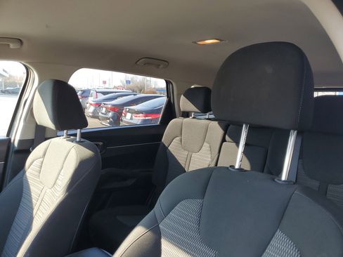 Used 2023 Kia Sorento LX image 16