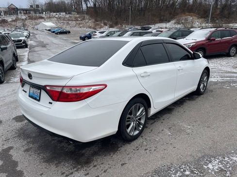 Used 2016 Toyota Camry SE image 8