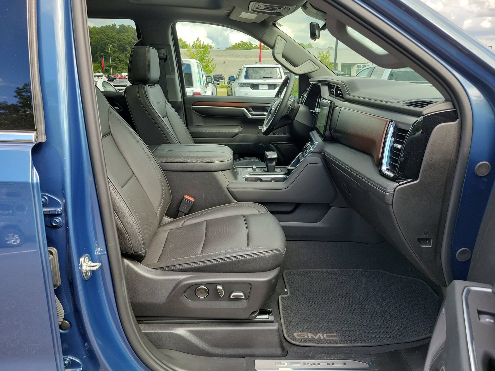 Used 2026 GMC Sierra 1500 Denali w/ Denali Reserve Package AWD/4WD image 37
