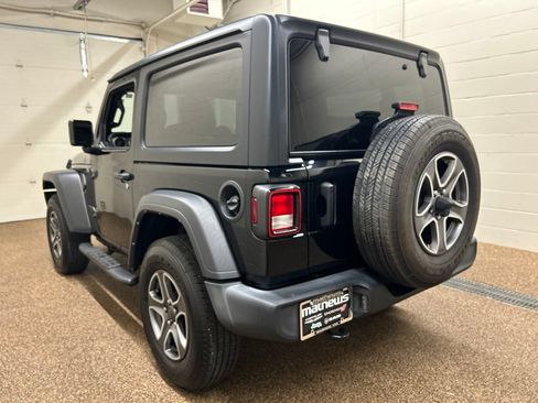 Used 2022 Jeep Wrangler Sport AWD/4WD image 4