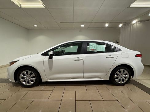 Used 2024 Toyota Corolla LE FWD image 2