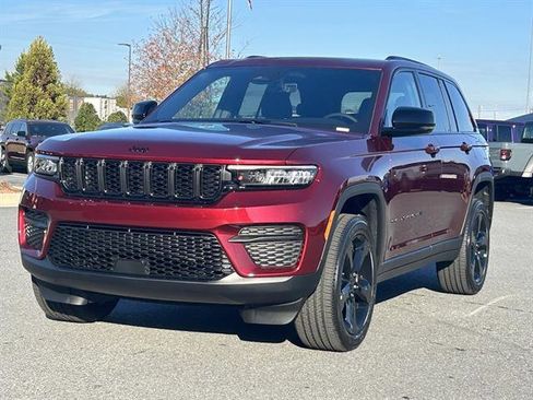 New 2025 Jeep Grand Cherokee Altitude image 1