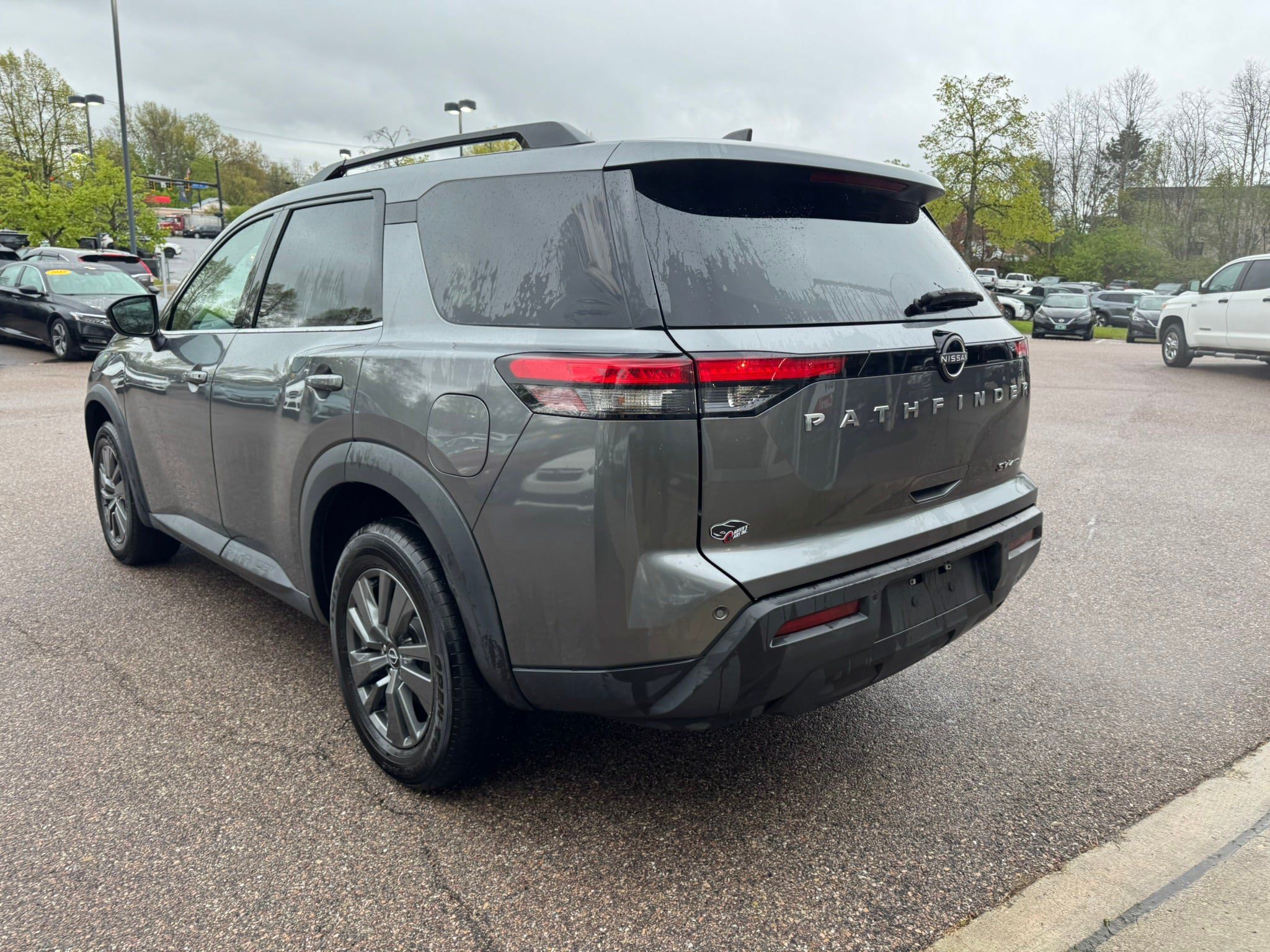 Used 2022 Nissan Pathfinder SV AWD/4WD image 5