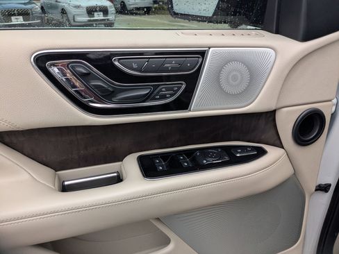 Used 2021 Lincoln Navigator Reserve w/ Luxury Package image 12