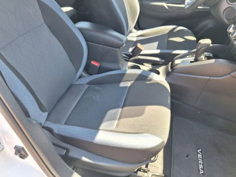 Used 2025 Nissan Versa SV FWD image 27