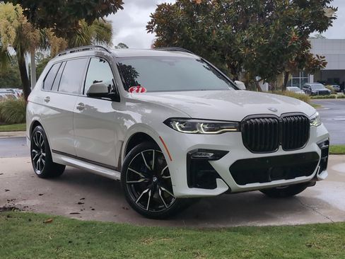 Used 2021 BMW X7 xDrive40i w/ M Sport Package AWD/4WD image 2