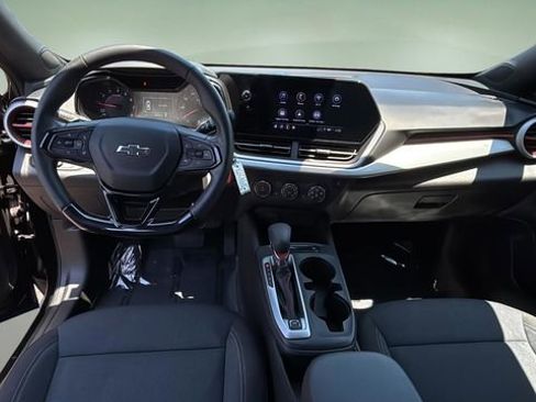 Used 2024 Chevrolet Trax RS w/ Driver Confidence Package FWD image 16