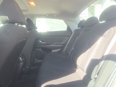 Used 2025 Hyundai Elantra SEL image 6