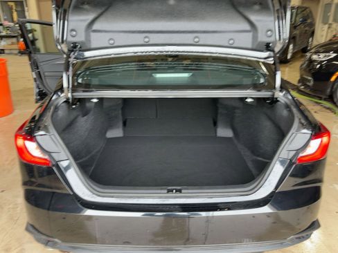 Used 2025 Toyota Camry SE image 14