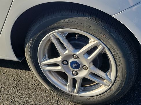 Used 2019 Ford Fiesta SE FWD image 3
