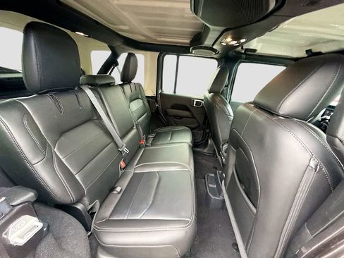 Used 2021 Jeep Wrangler Unlimited Sahara w/ Cold Weather Group AWD/4WD image 31