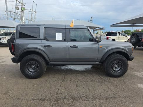 Used 2025 Ford Bronco Badlands image 7