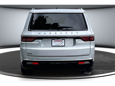 Certified 2024 Jeep Wagoneer Series II w/ Flexible Seating Group AWD/4WD image 6