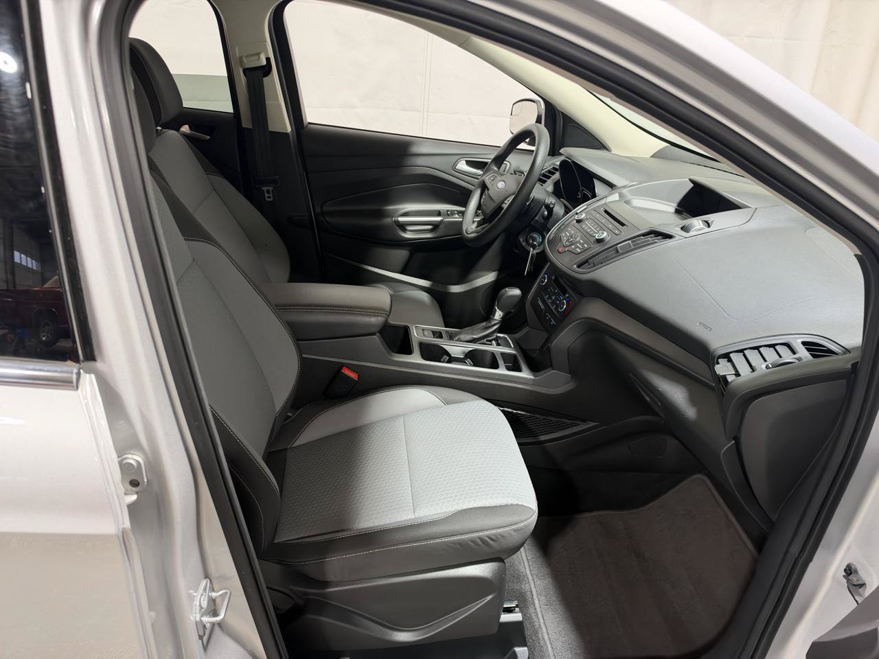 Used 2017 Ford Escape SE AWD/4WD image 9
