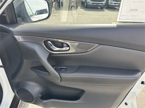 Used 2019 Nissan Rogue SV w/ Premium Package image 35