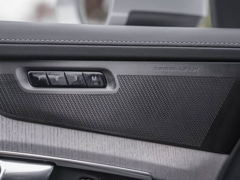 New 2026 Volvo XC90 B6 Ultra image 38