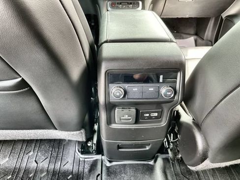 Used 2020 GMC Acadia SLT w/ Driver Alert Package II AWD/4WD image 23
