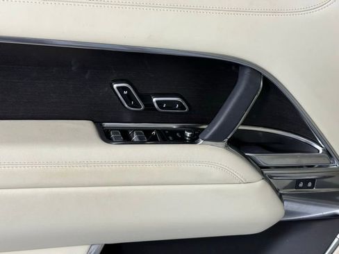 Used 2023 Land Rover Range Rover SE image 12