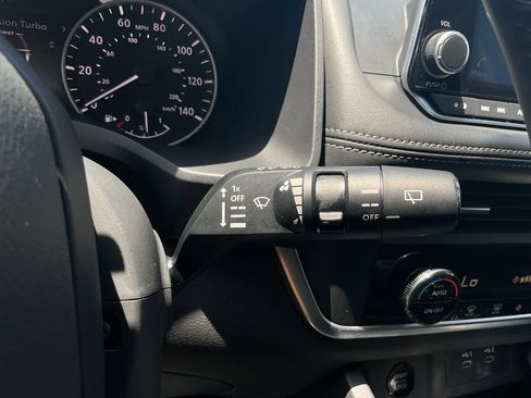Used 2025 Nissan Rogue SV FWD image 28