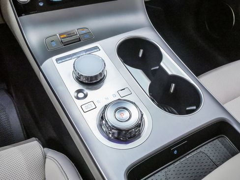Certified 2026 Genesis GV70 2.5T Select AWD/4WD image 18