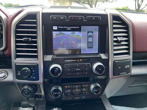 Used 2019 Ford F150 Platinum w/ Equipment Group 701A Luxury AWD/4WD image 38