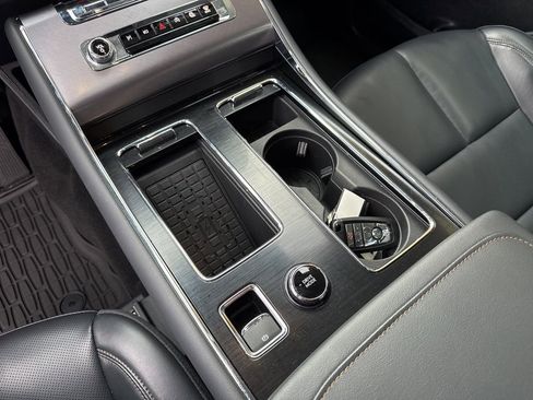 Used 2025 Lincoln Aviator Premiere image 18