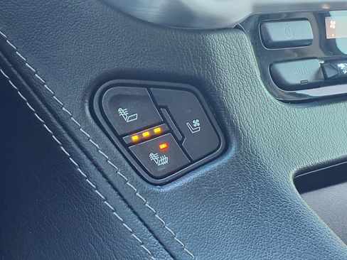 Used 2020 GMC Yukon XL SLT w/ Premium Edition image 5