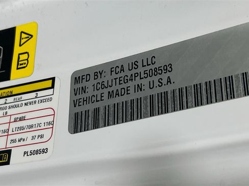 Used 2023 Jeep Gladiator Mojave w/ LED Lighting Group AWD/4WD image 31
