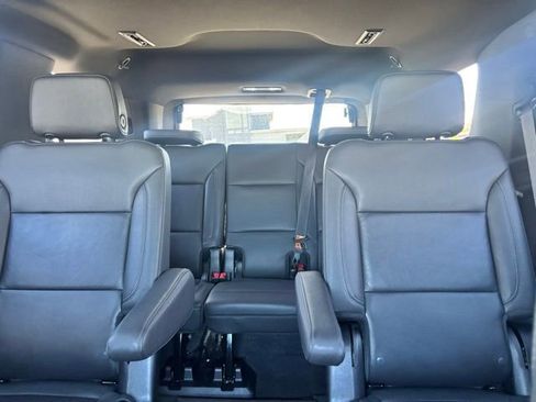 Used 2022 Chevrolet Tahoe Z71 w/ Z71 Off-Road Package AWD/4WD image 13