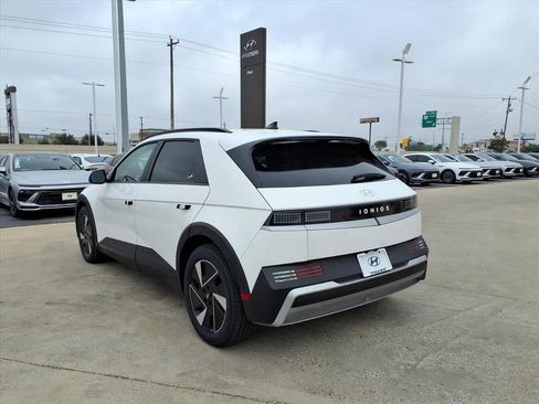 New 2025 Hyundai Ioniq 5 SEL image 3
