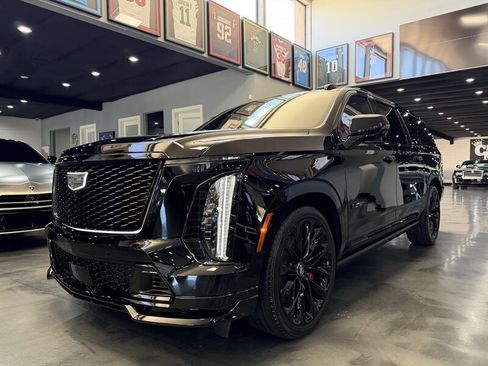 Used 2026 Cadillac Escalade ESV V w/ LPO, ONYX Package AWD/4WD image 1