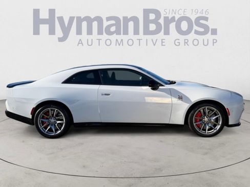 Used 2025 Dodge Charger Daytona Scat Pack w/ Track Pack image 2