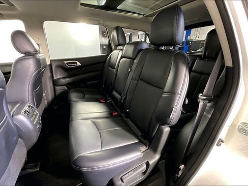 Used 2019 Nissan Pathfinder Platinum image 37