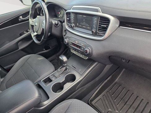 Used 2020 Kia Sorento S image 32
