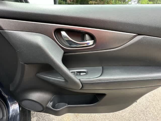 Used 2016 Nissan Rogue S AWD/4WD image 18
