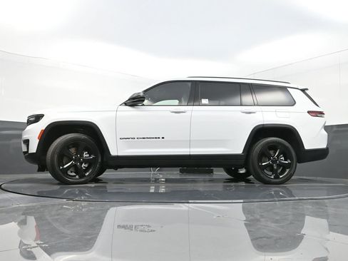 Used 2023 Jeep Grand Cherokee L Laredo image 31