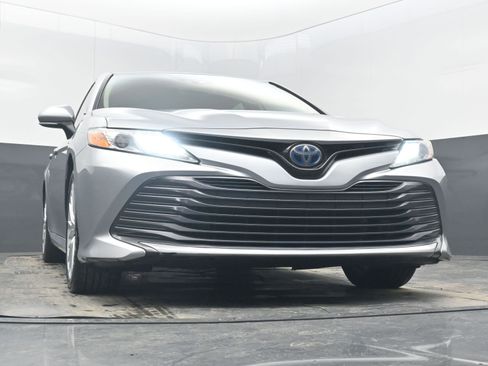 Used 2019 Toyota Camry XLE image 21