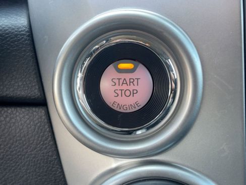 Used 2018 Nissan Titan SV w/ SV Convenience Package image 26