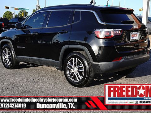 Used 2018 Jeep Compass Latitude FWD image 3