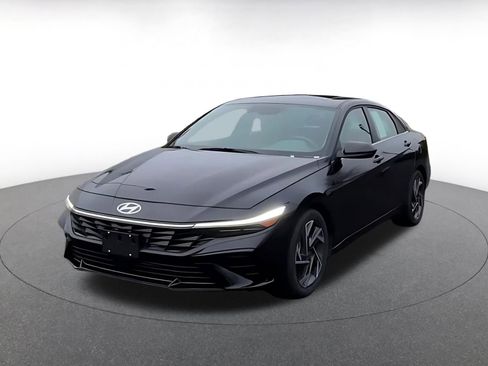 Used 2025 Hyundai Elantra SEL image 7