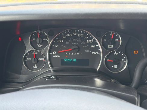 Used 2017 Chevrolet Express 2500 RWD image 20